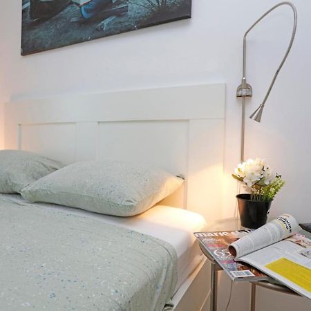 Gorgeous 2 Bedroom Duplex In City Center Bukarest Exterior foto