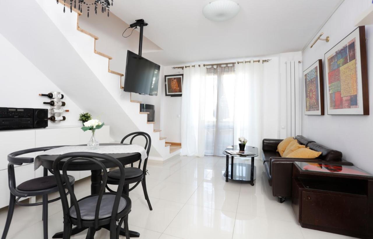 Gorgeous 2 Bedroom Duplex In City Center Bukarest Exterior foto