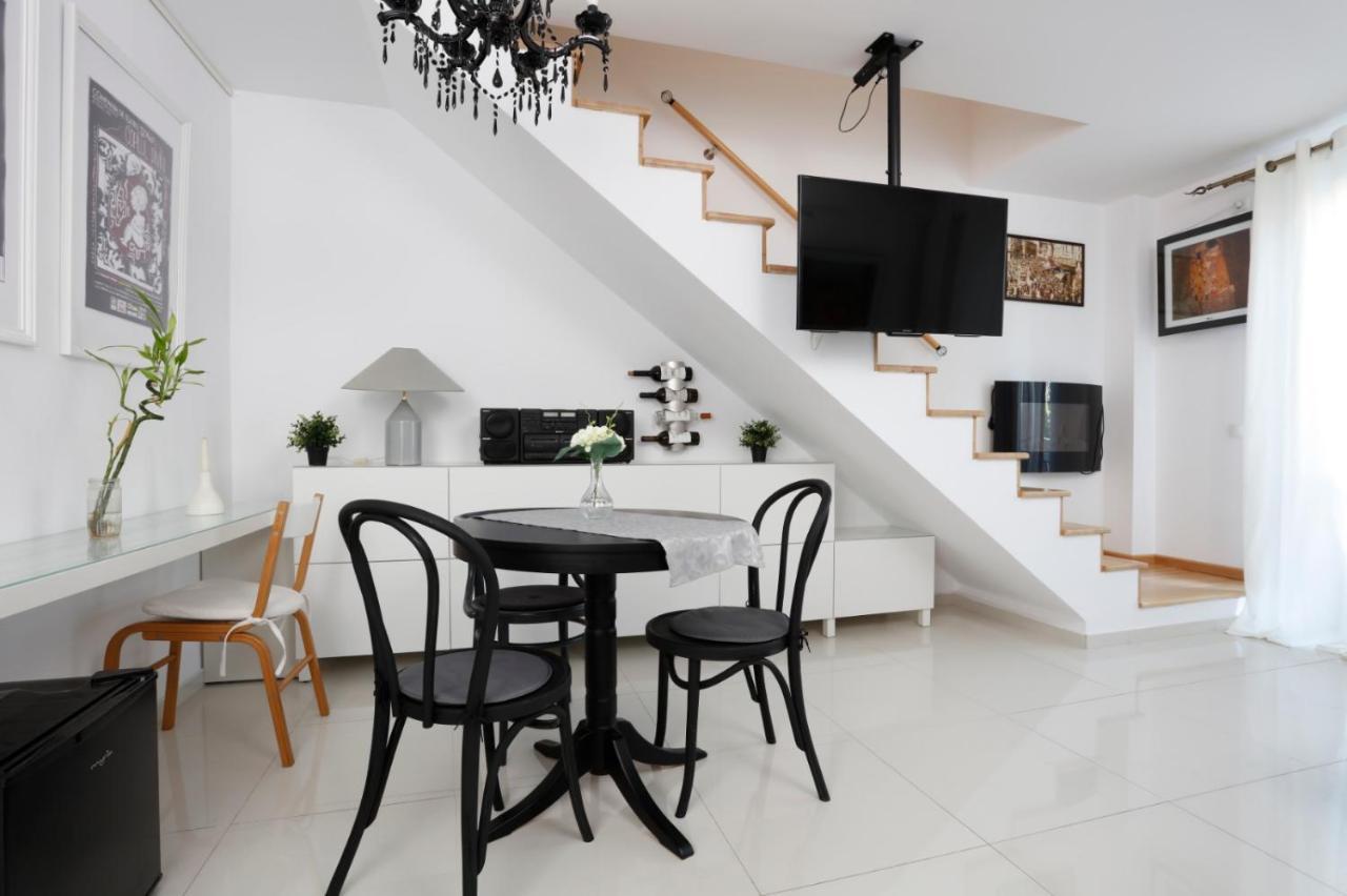 Gorgeous 2 Bedroom Duplex In City Center Bukarest Exterior foto