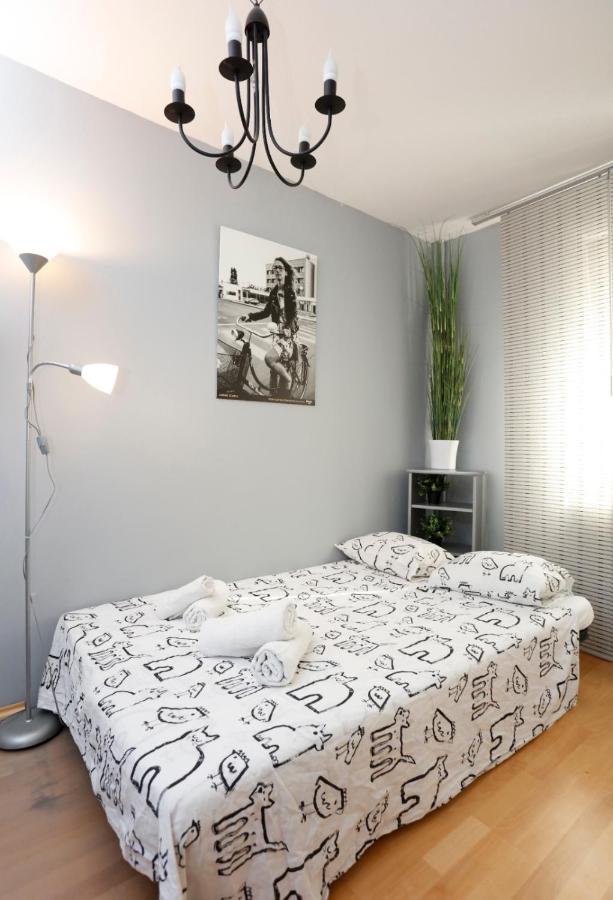 Gorgeous 2 Bedroom Duplex In City Center Bukarest Exterior foto
