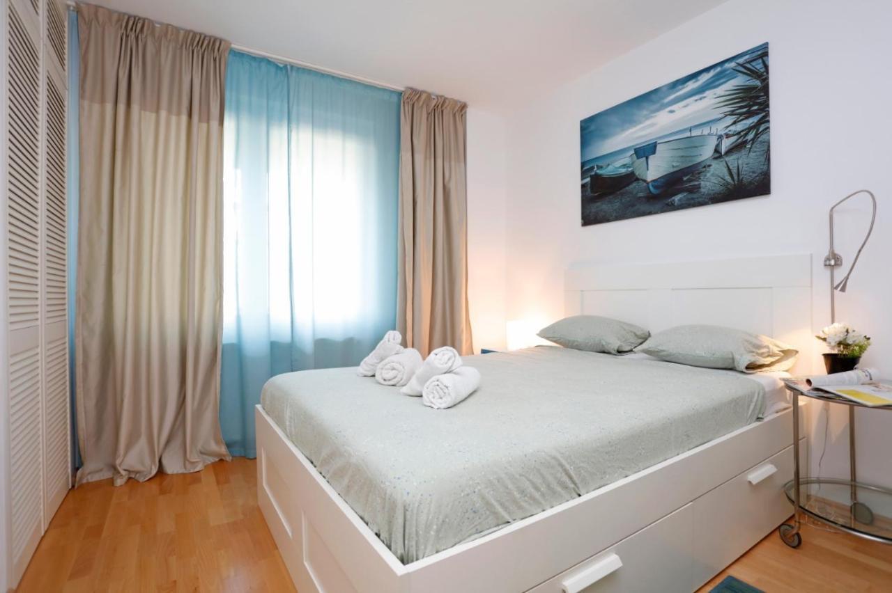 Gorgeous 2 Bedroom Duplex In City Center Bukarest Exterior foto